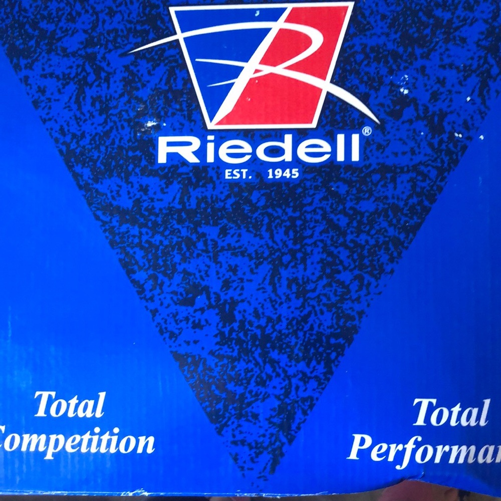 Brand new children size 3 rollerskatee